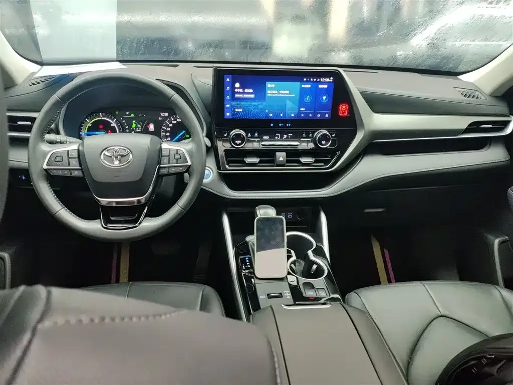Toyota Highlander — фото 10