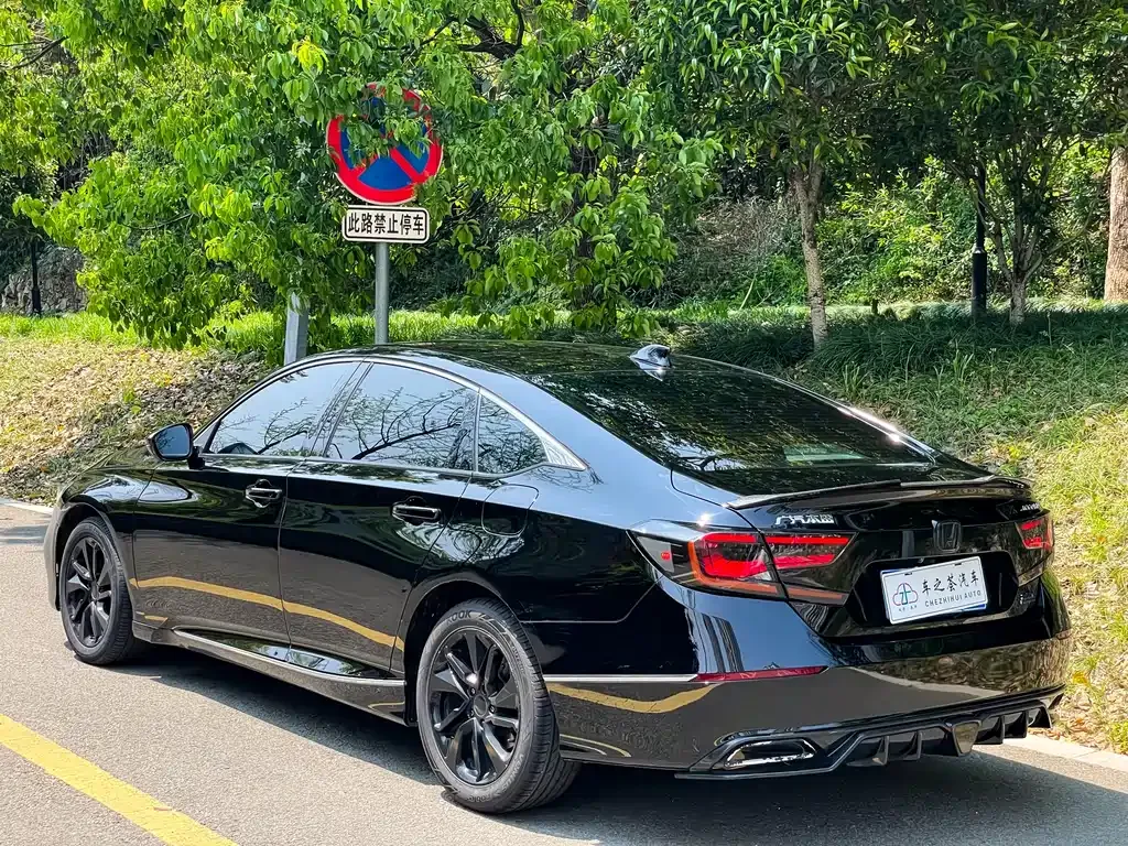 Honda Accord — фото 8