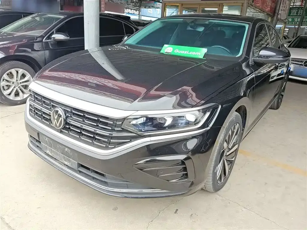 Volkswagen Passat — фото 1