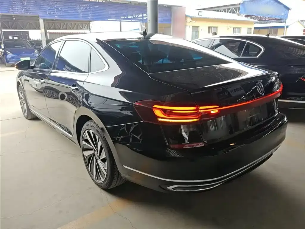 Volkswagen Passat — фото 5