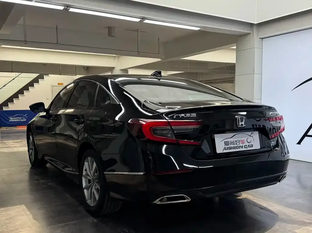 Honda Accord — фото 8
