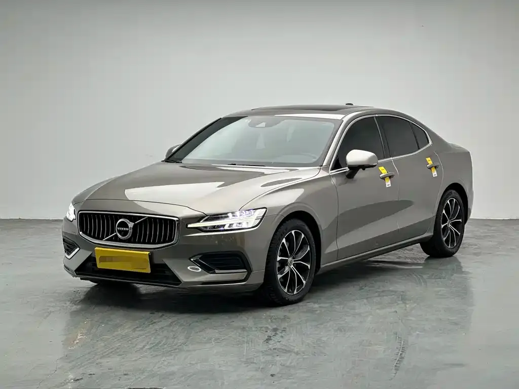 Volvo S60 — фото 1