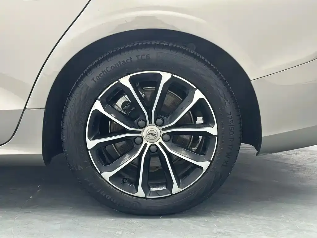 Volvo S60 — фото 10