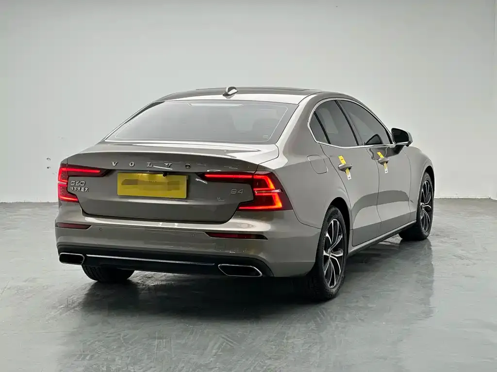 Volvo S60 — фото 6