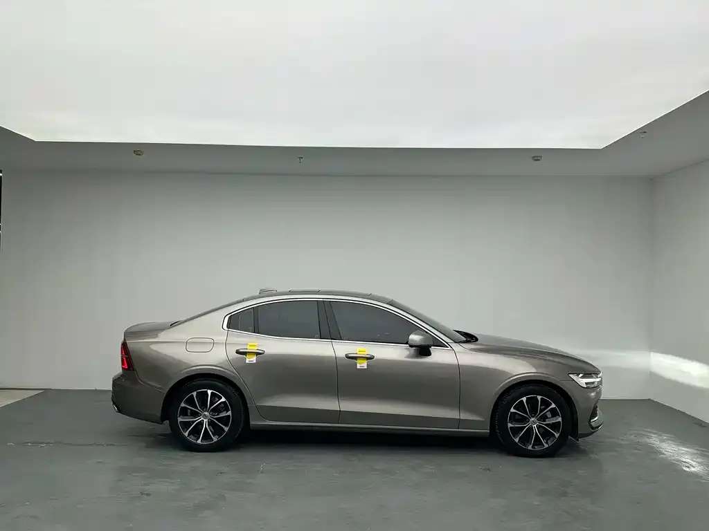 Volvo S60 — фото 4