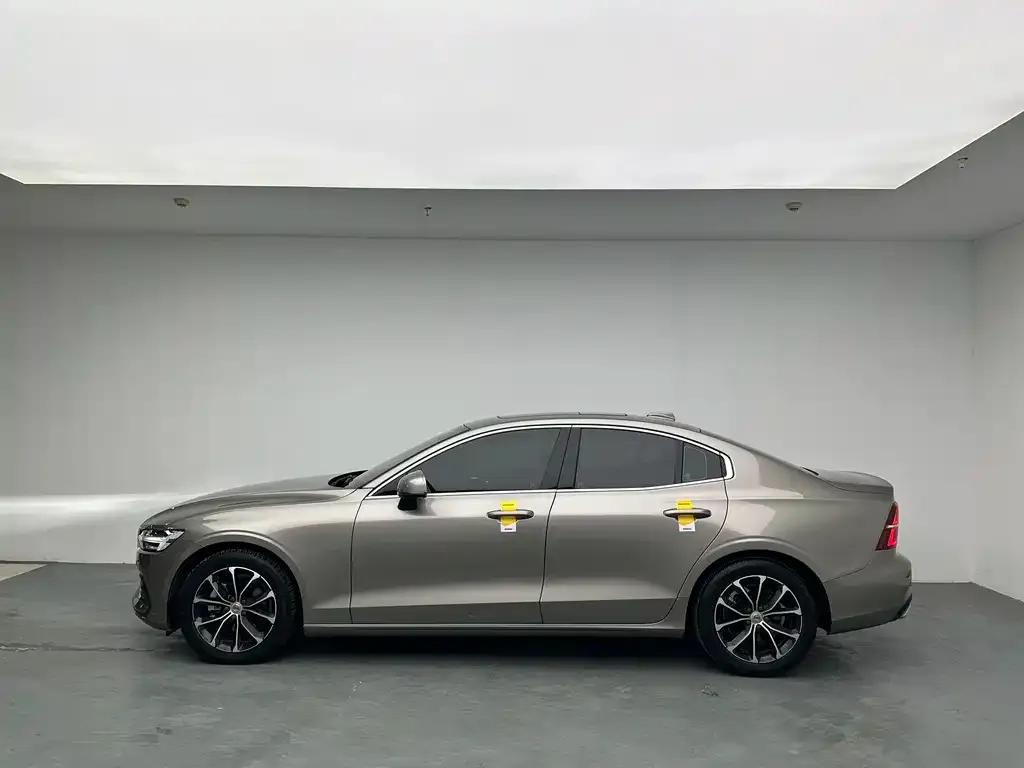 Volvo S60 — фото 8