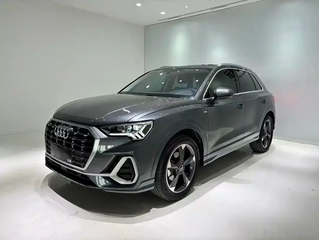 Audi Q3 — фото 1