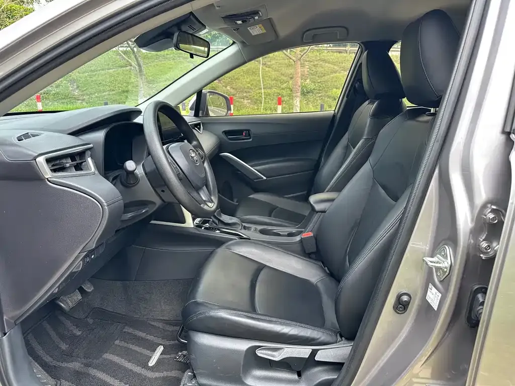 Toyota Corolla Cross — фото 2