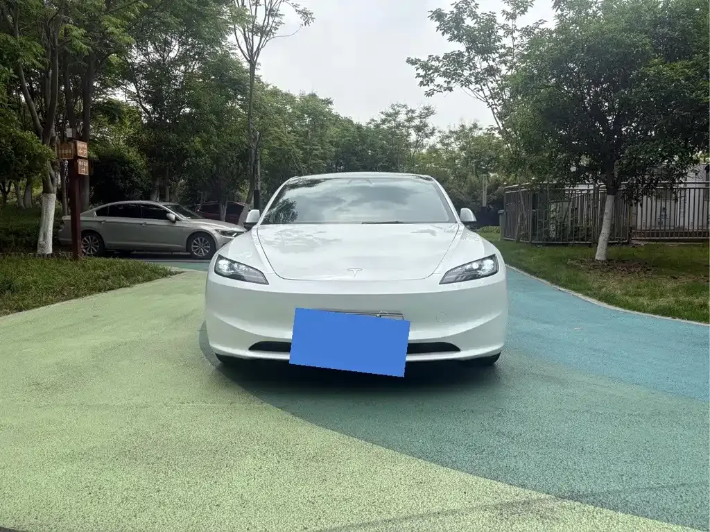 Tesla Model 3 — фото 10