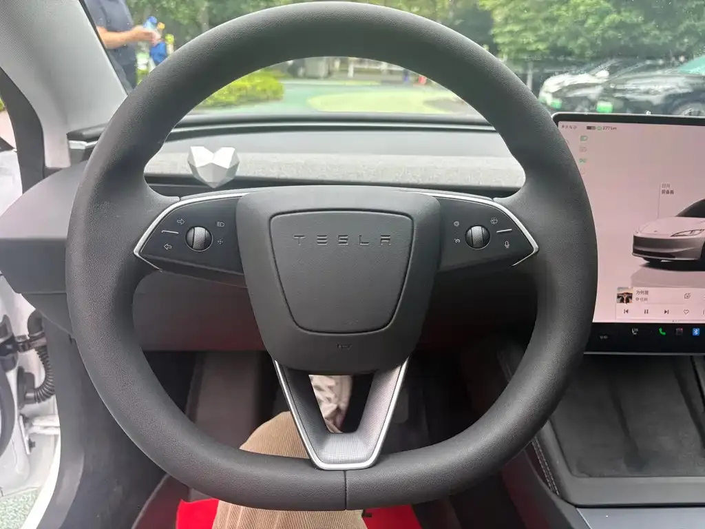 Tesla Model 3 — фото 2