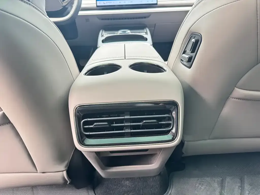 Geely Galaxy Xingyao 8 2025 из CN, фото 2