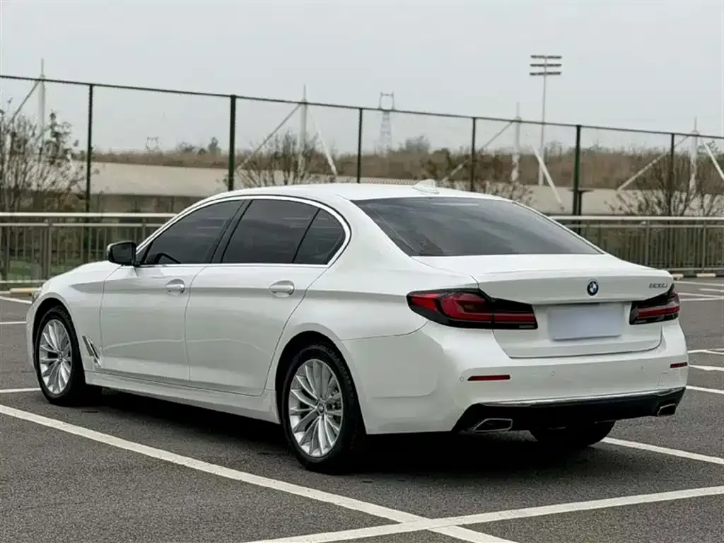 BMW 5 Series — фото 8