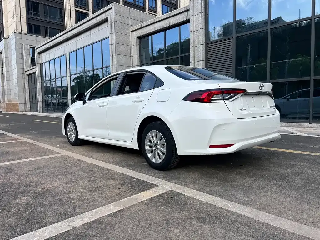 Toyota Corolla 2023 из CN, фото 9