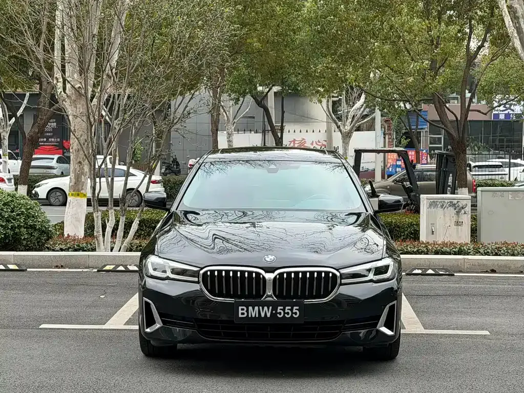 BMW 5 Series — фото 9