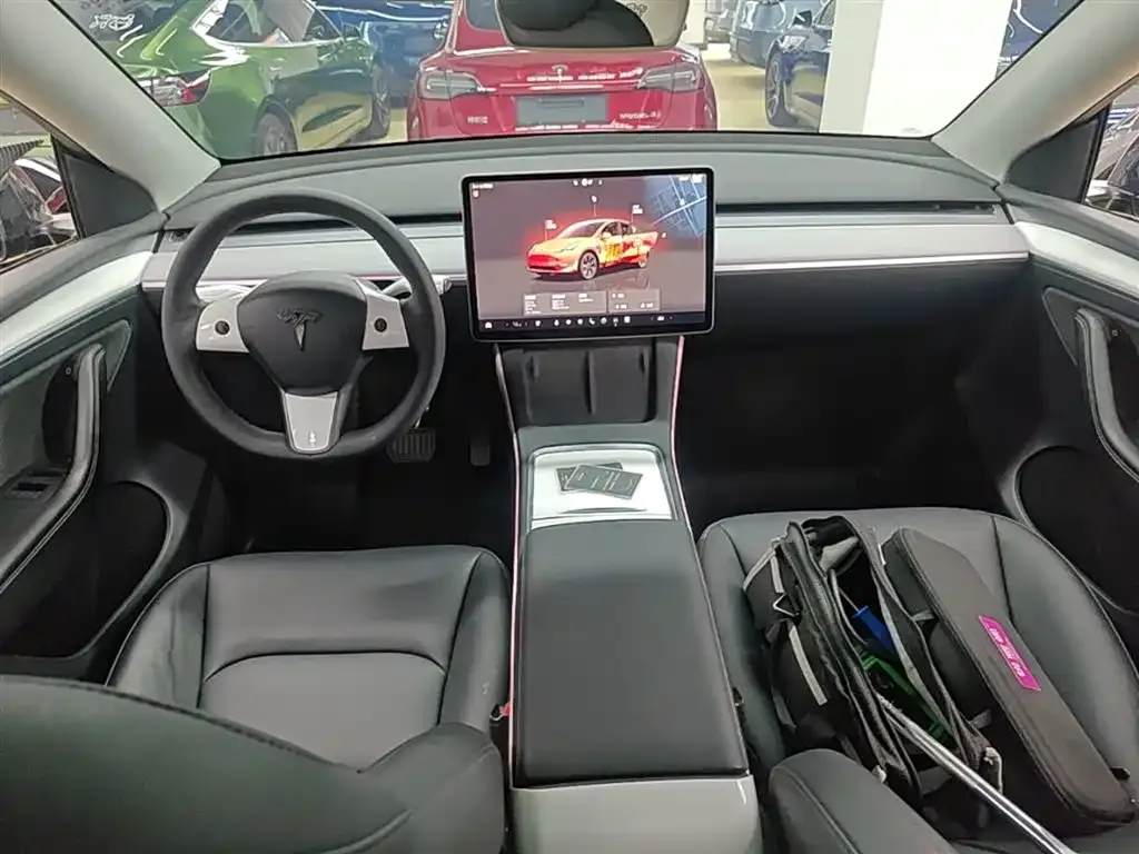 Tesla Model Y — фото 8