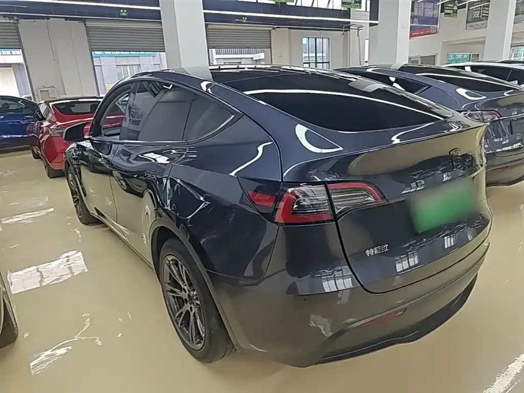 Tesla Model Y — фото 4