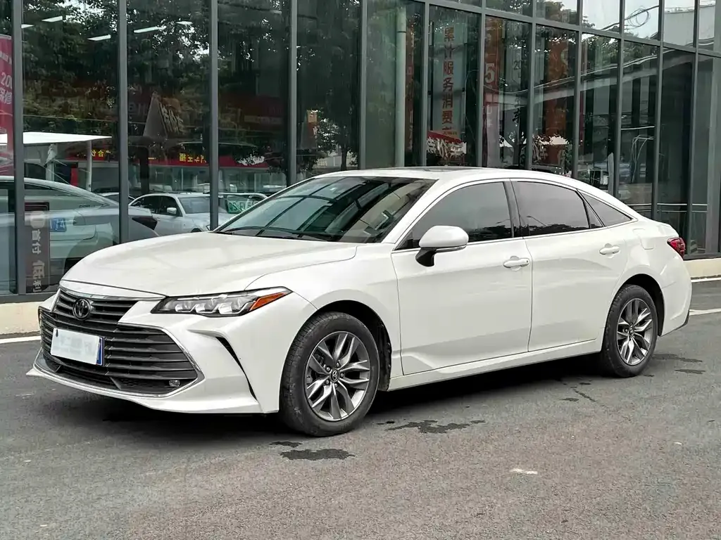 Toyota Avalon — фото 1