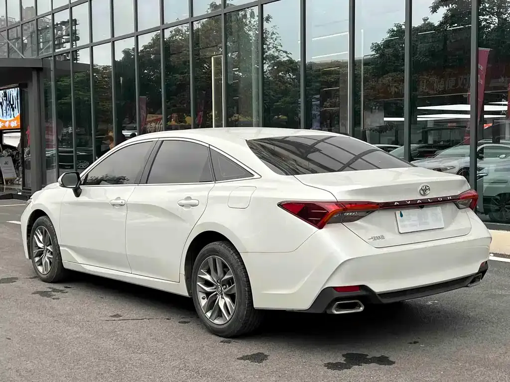 Toyota Avalon — фото 9