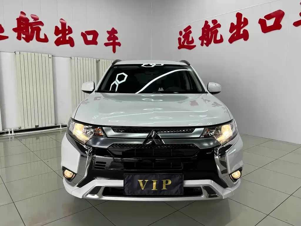 Mitsubishi Outlander — фото 9
