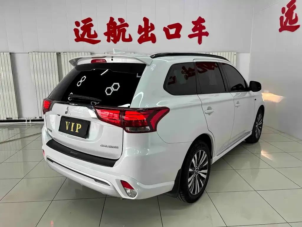 Mitsubishi Outlander — фото 7