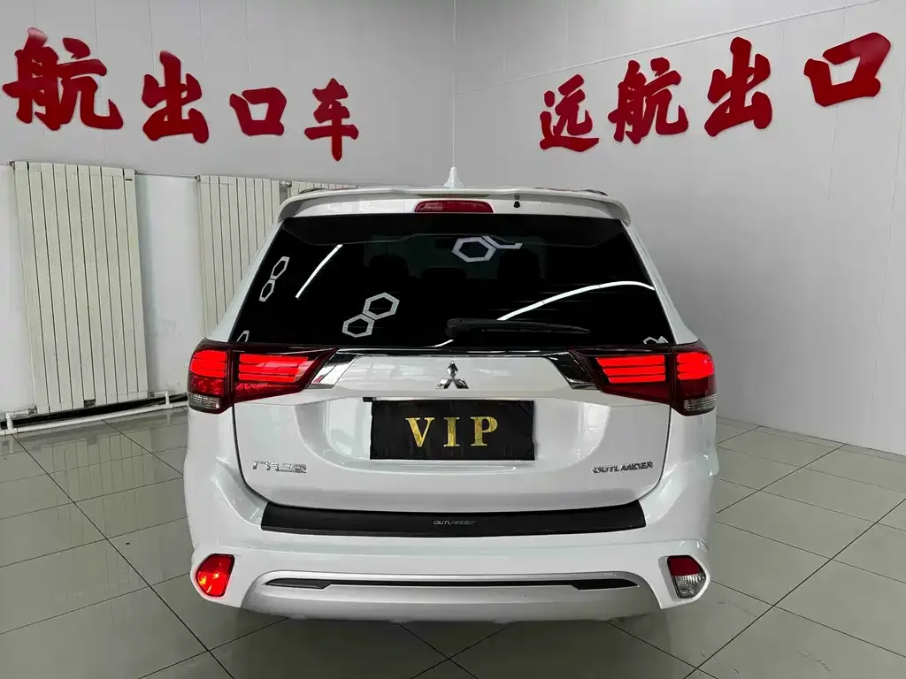 Mitsubishi Outlander — фото 5