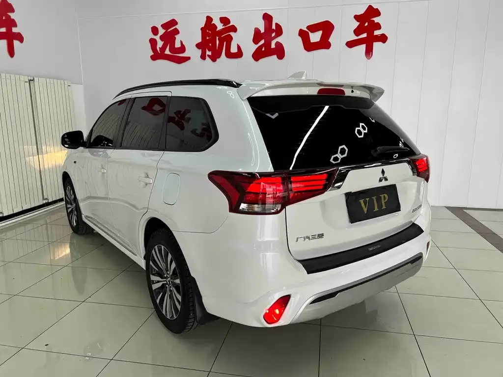 Mitsubishi Outlander — фото 3