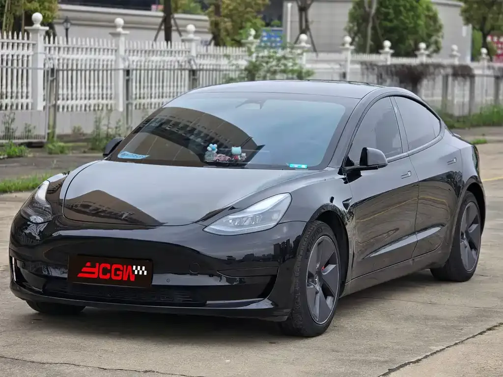 Tesla Model 3 — фото 1