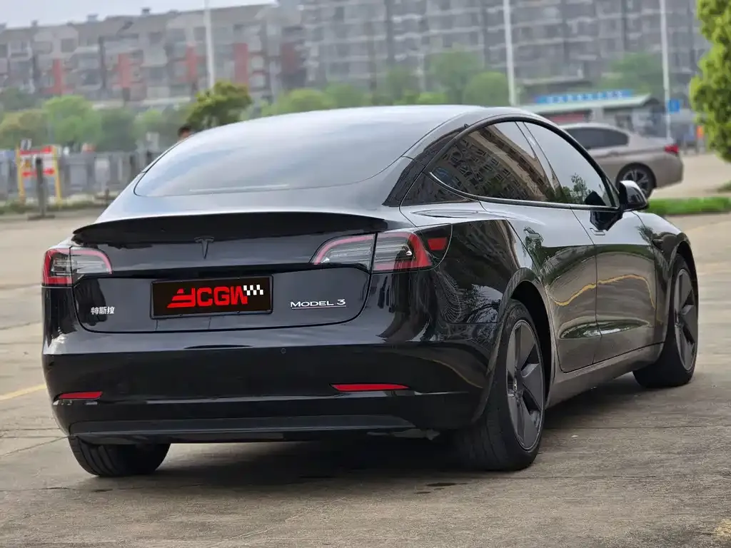 Tesla Model 3 — фото 6