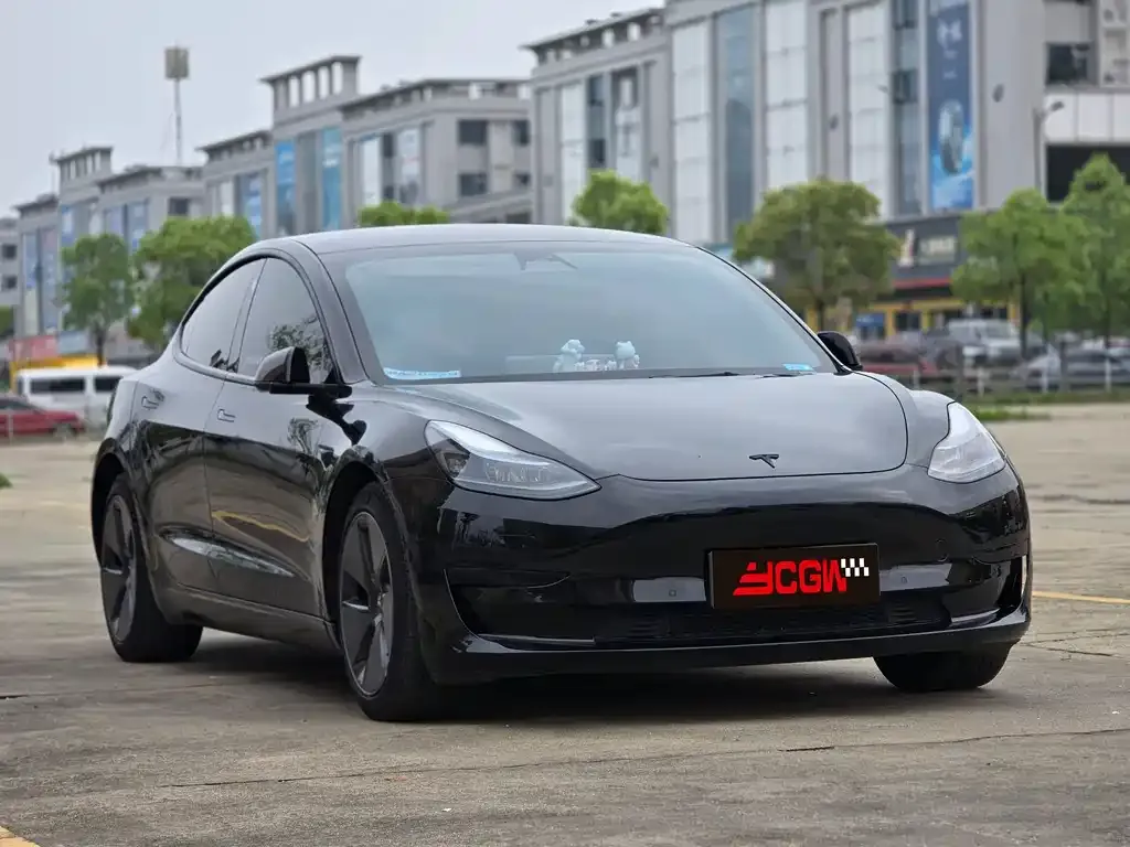 Tesla Model 3 — фото 10