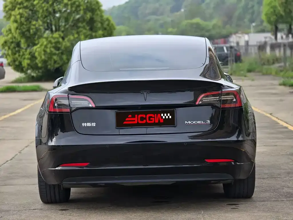 Tesla Model 3 — фото 3
