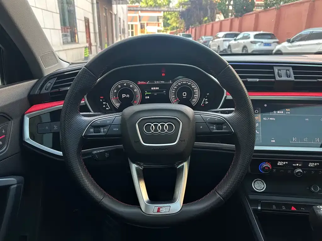 Audi Q3 Sportback — фото 9