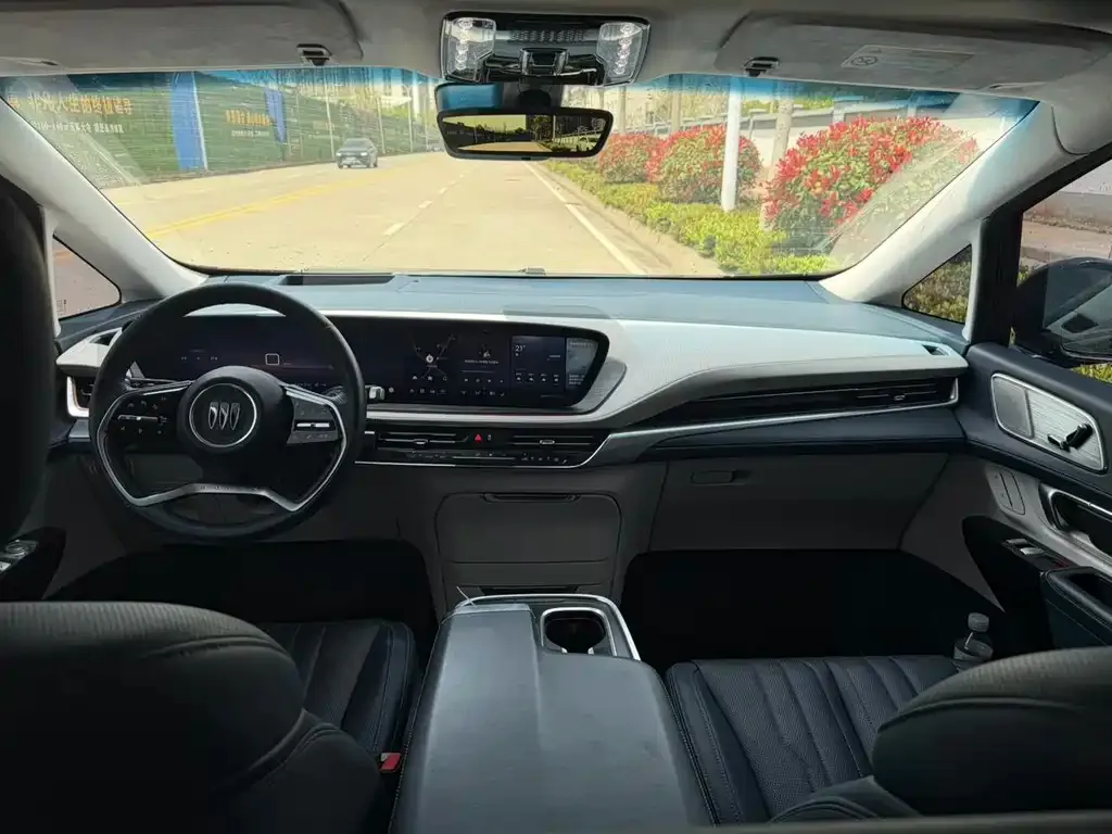 Buick Century 2023 из CN, фото 2