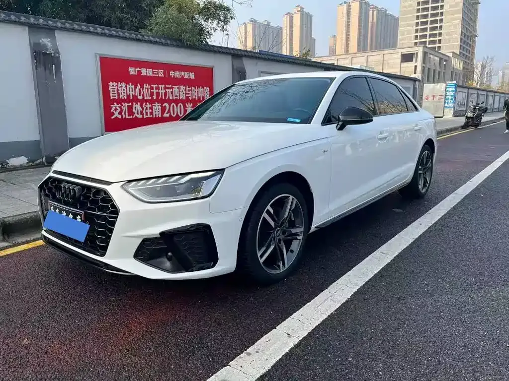 Audi A4L 2022 из CN, фото 1