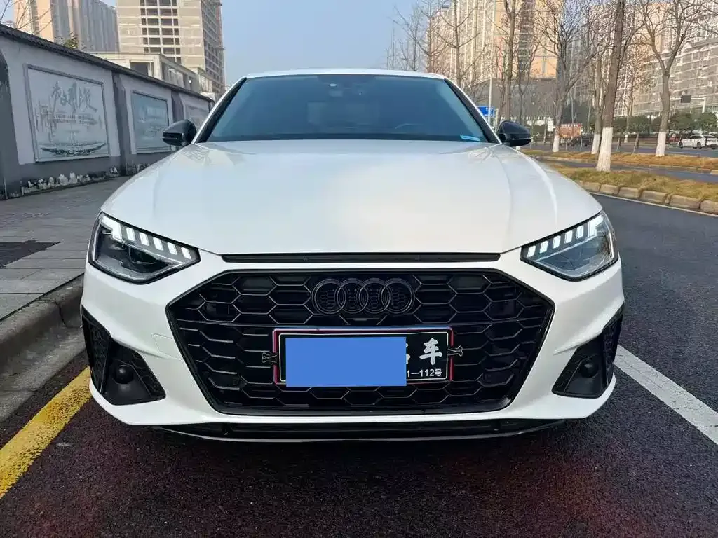 Audi A4L 2022 из CN, фото 4