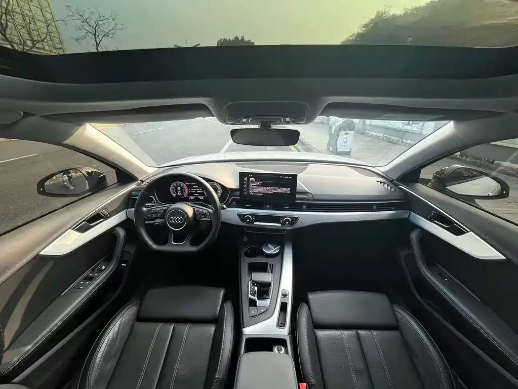 Audi A4L 2022 из CN, фото 2
