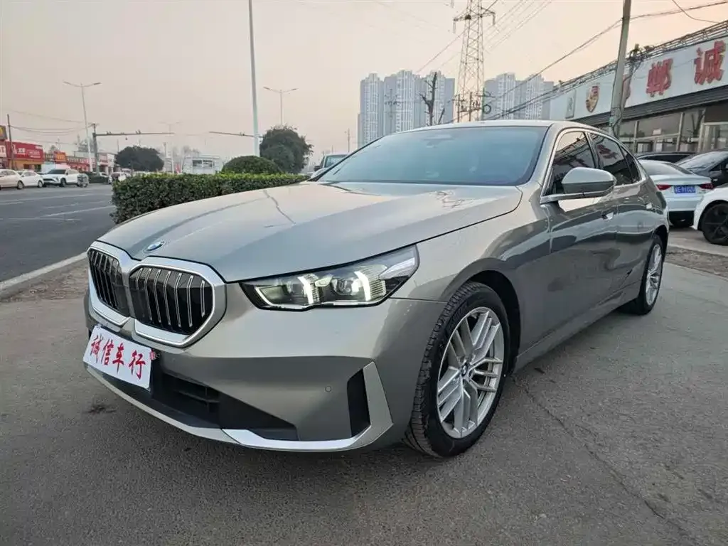 BMW 5 Series 2024 из CN, фото 1