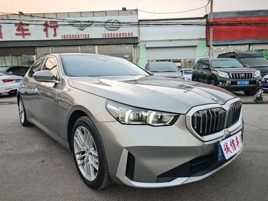 BMW 5 Series 2024 из CN, фото 9