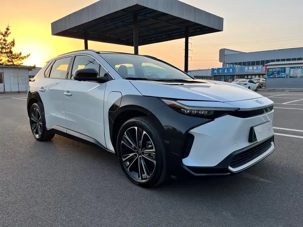 Toyota bZ4X 2022 из CN, фото 4
