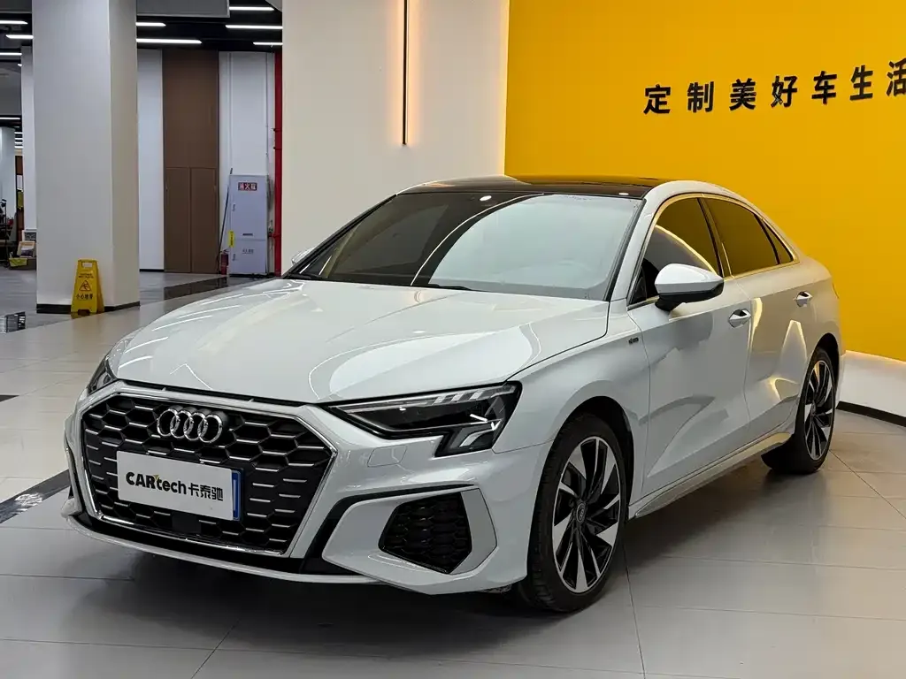 Audi A3 — фото 1