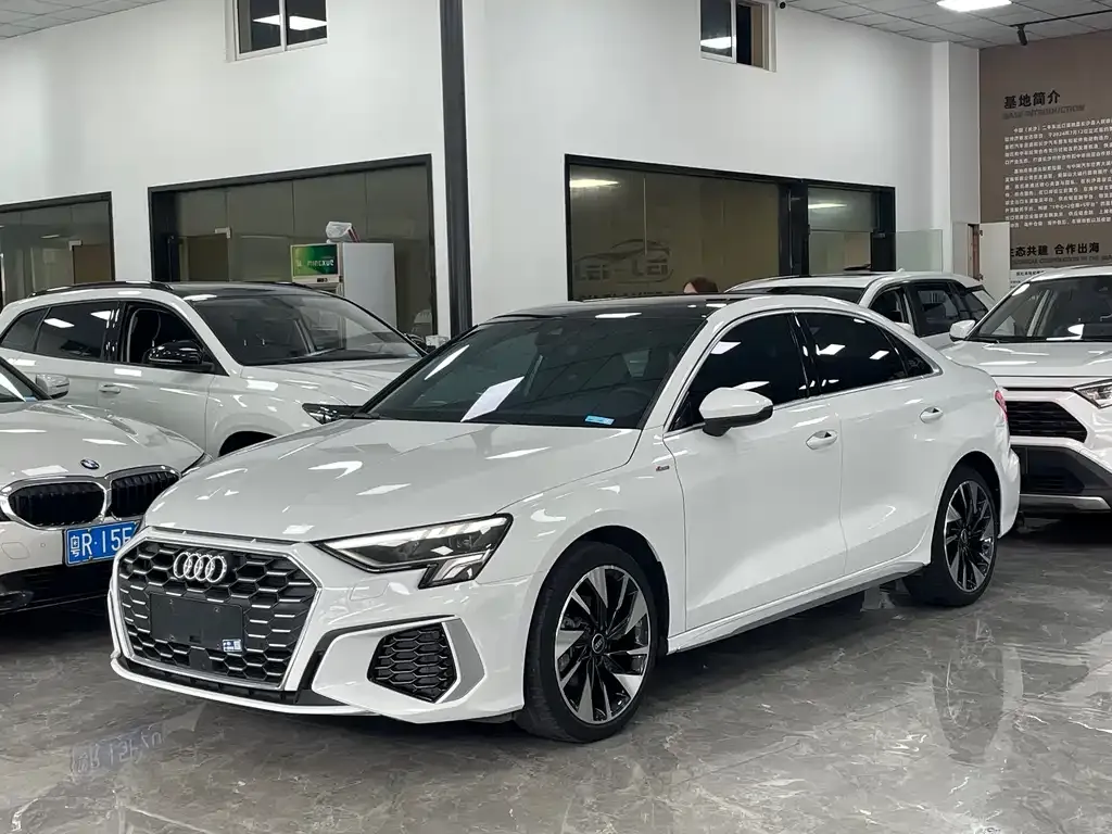Audi A3 — фото 1