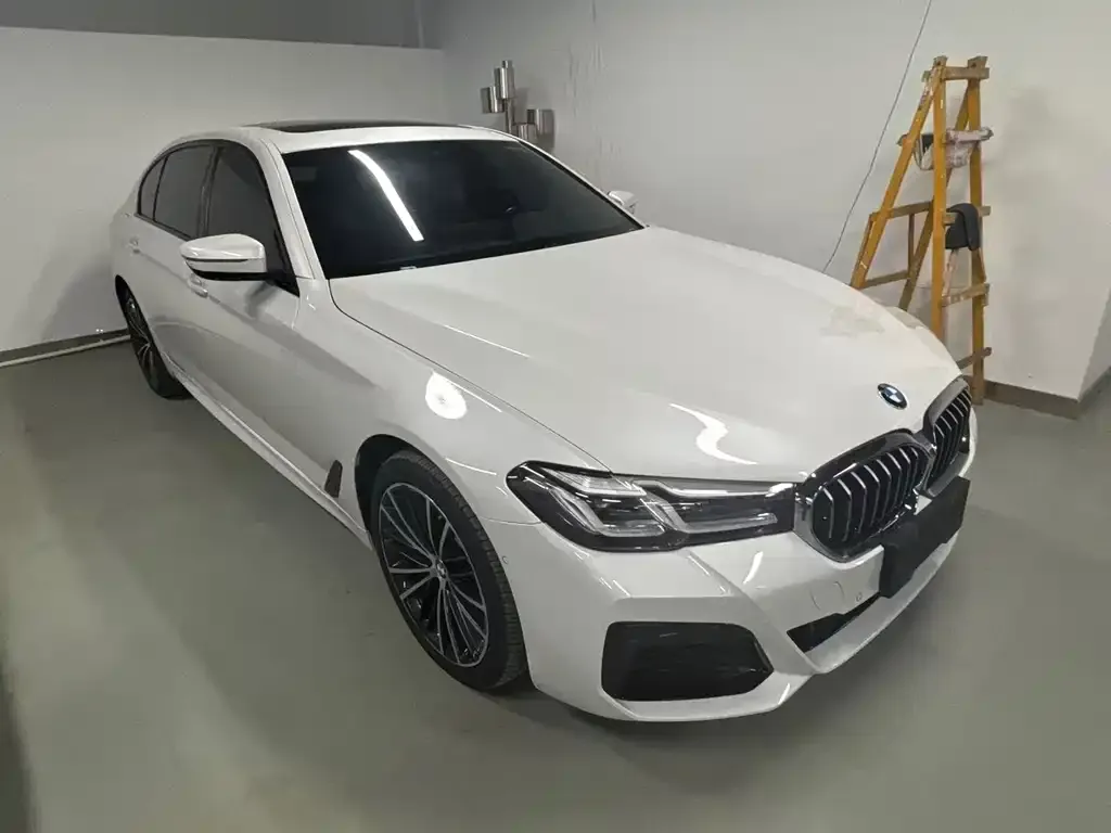 BMW 5 Series — фото 1