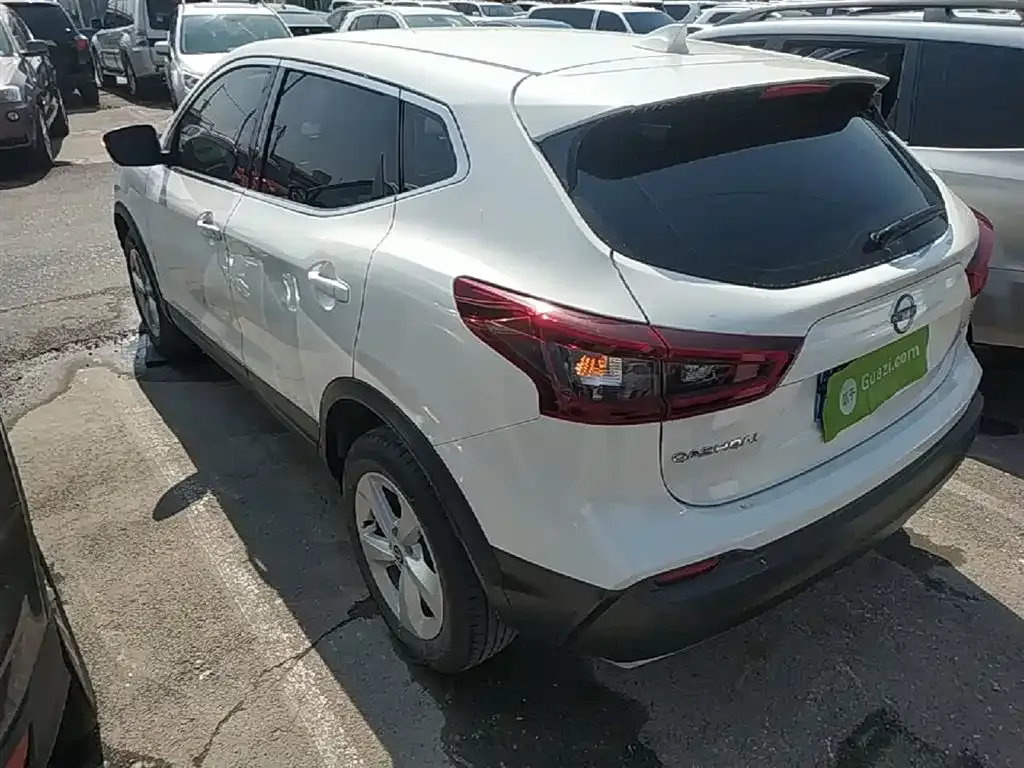 Nissan Qashqai — фото 9