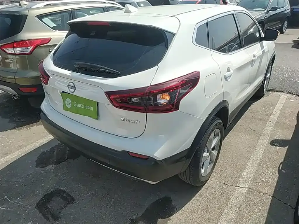 Nissan Qashqai — фото 10
