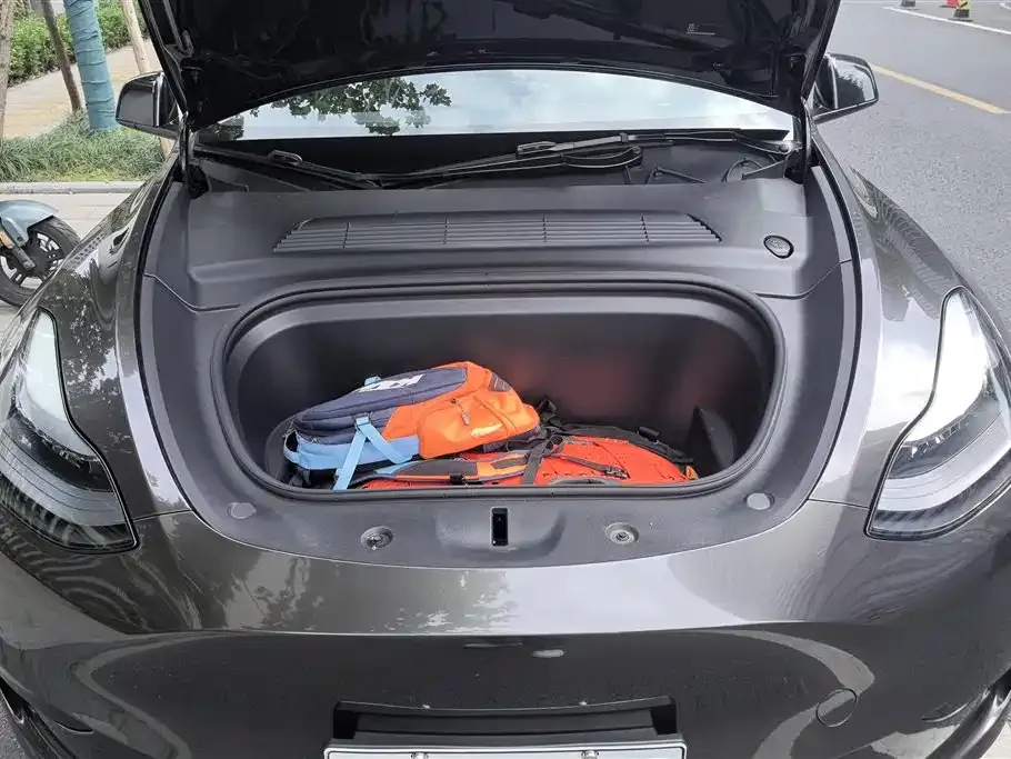 Tesla Model Y — фото 9