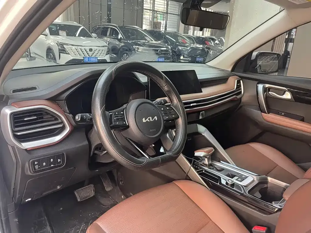 Kia Sportage — фото 8
