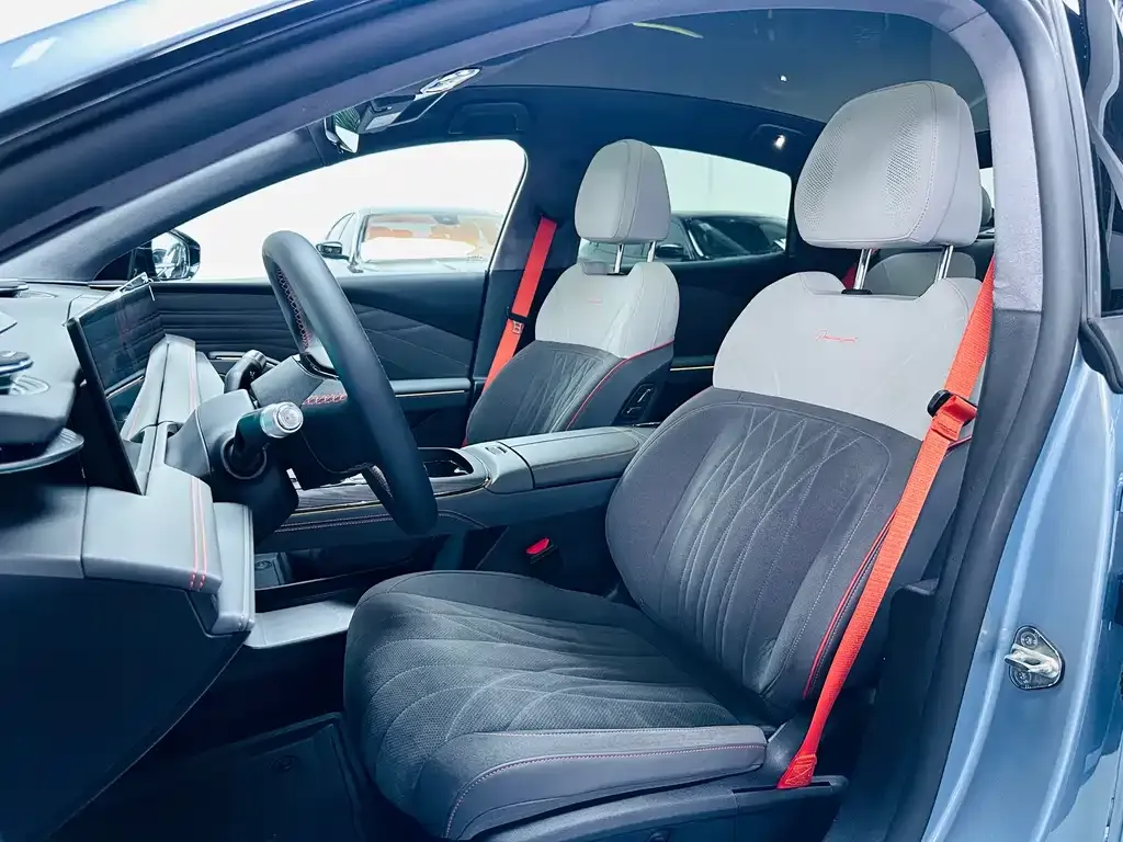 Geely Galaxy E8 — фото 10