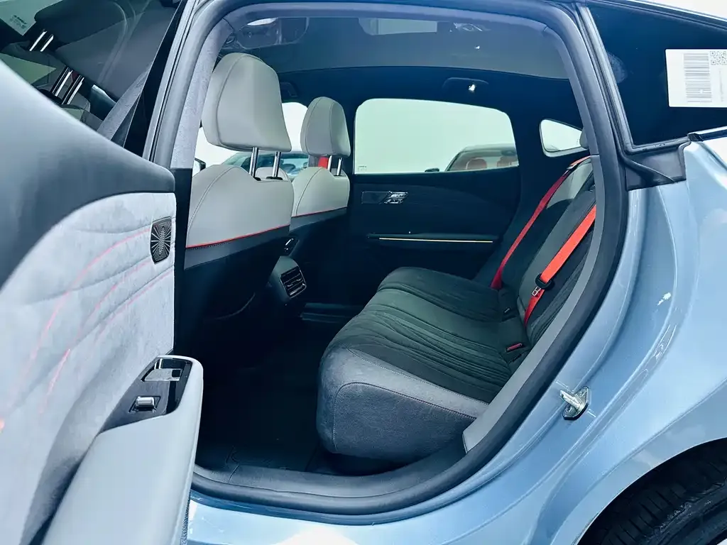 Geely Galaxy E8 — фото 3