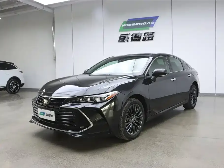 Toyota Avalon — фото 1