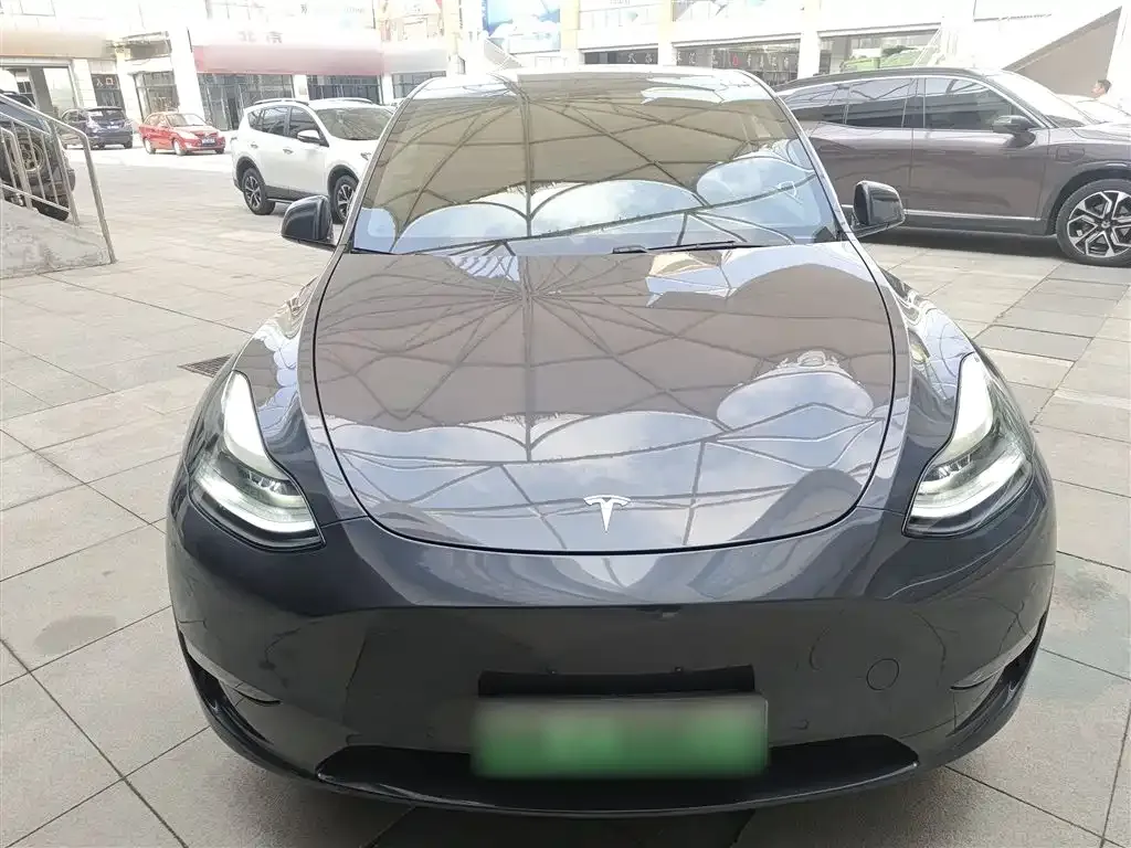 Tesla Model Y — фото 10