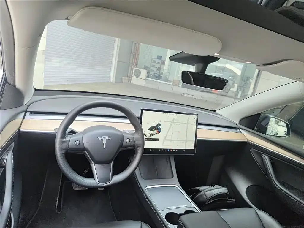 Tesla Model Y — фото 5